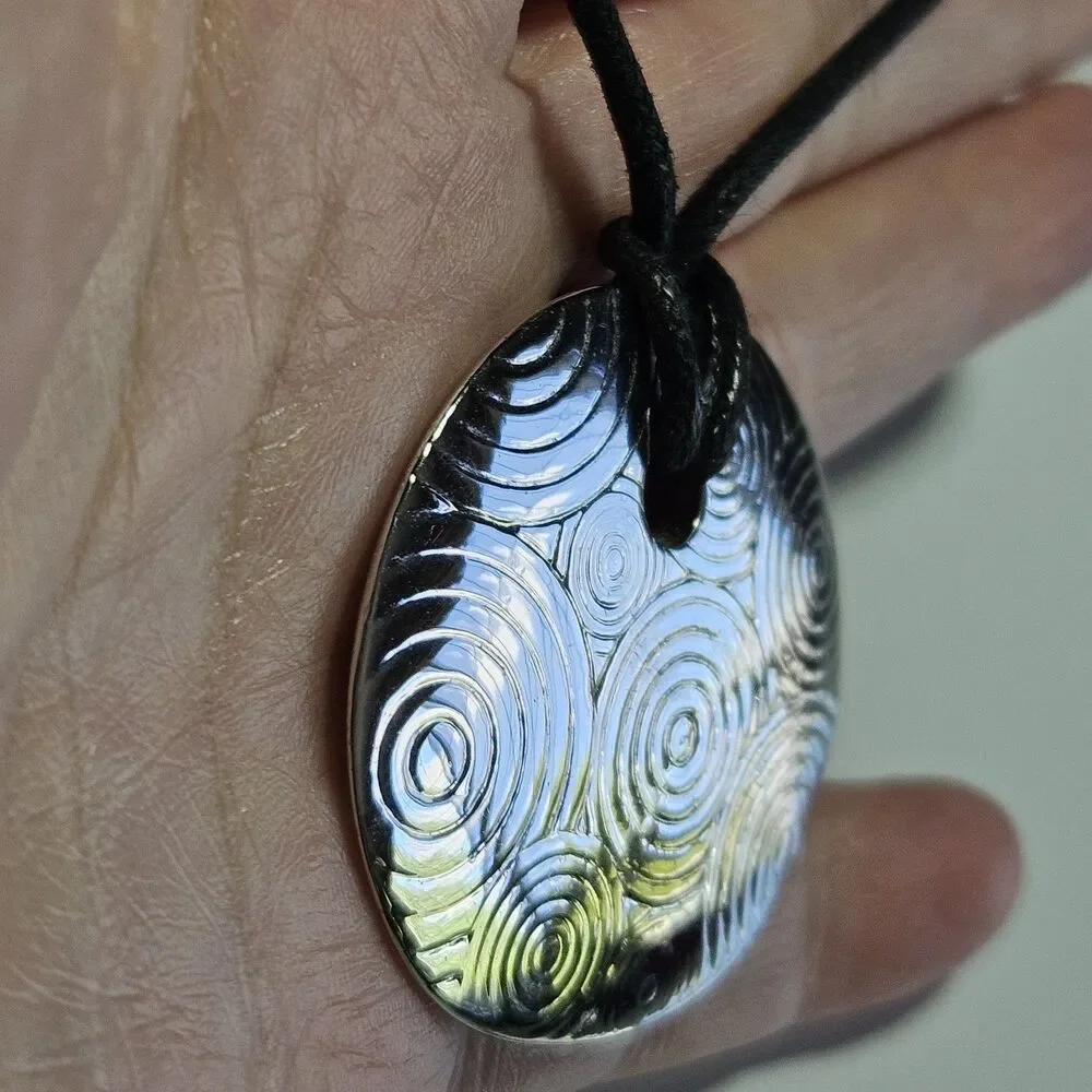 *Sale* Lia Sophia Silver Tone Elliptical Pendant Black Cord Necklace 16-19